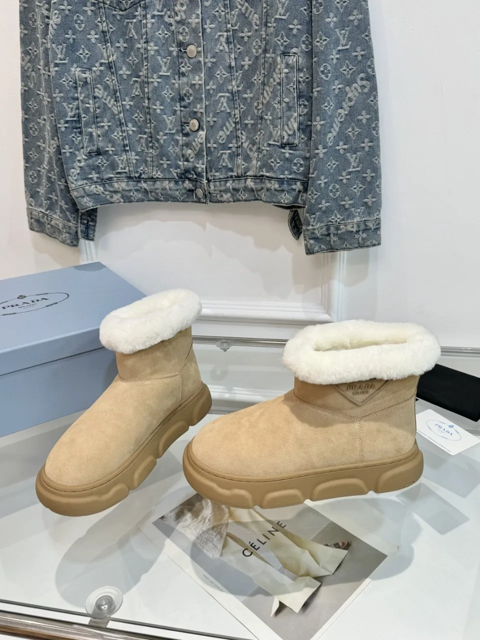 👟👟Ex-factory price 600👟👟 Prada’s popular snow boots, ski boots, so cute and cute →_→ From the Prada limited series, unique. The fur-integrated fabric creates ideal softness. The short-cut version can be worn in the city or in the mountains. It makes the calves look slimmer. It is warm and has a concave shape. The size is 35-40. 41Customized